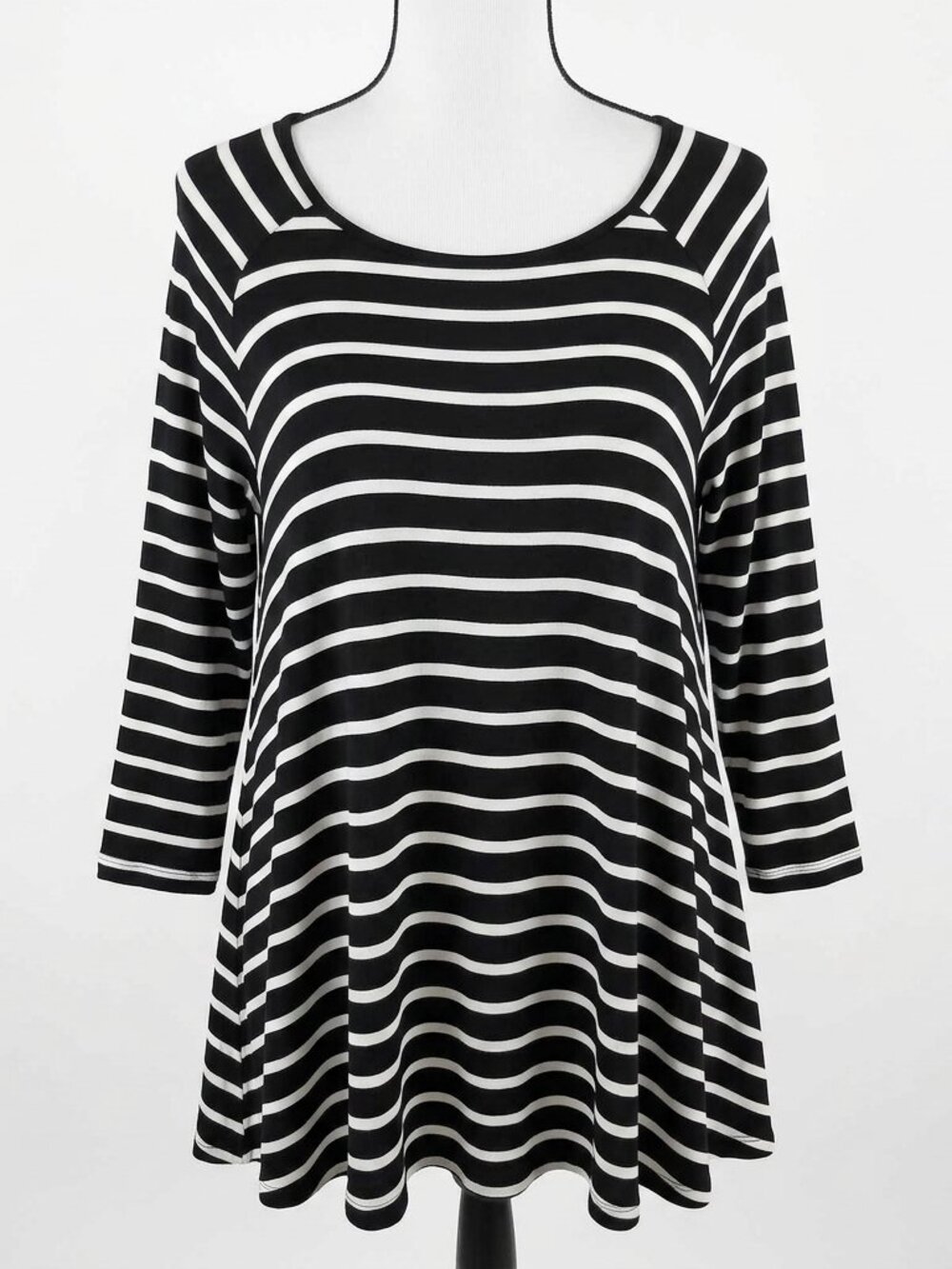 Kim & Cami Size 1X Black/White Striped Tunic Top Flared Handkerchief Hem